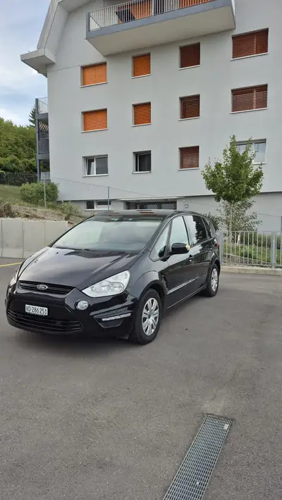 Ford S-MAX 1.6 EcoBoost — Monospace familial dynamique, sans accident — Seitenansicht