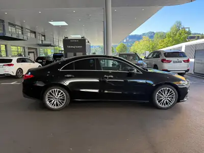 Mercedes-Benz CLA 220 d 4MATIC — Coupé élégant, diesel économe et traction intégrale — intérieur