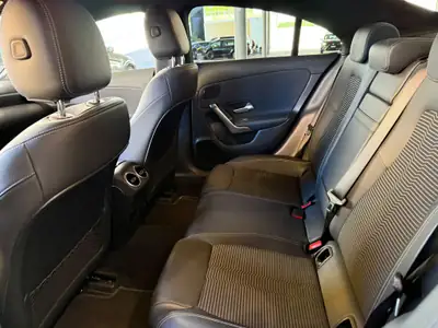 Mercedes-Benz CLA 220 d 4MATIC — Coupé élégant, diesel économe et traction intégrale — Miniature 9