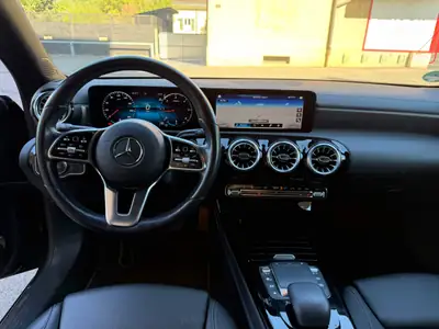 Mercedes-Benz CLA 220 d 4MATIC — Coupé élégant, diesel économe et traction intégrale — Miniature 12