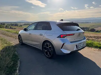 Opel Astra 1.6 T PHEV 180 Ultimate — Berline hybride rechargeable, 13 800 km, faible consommation — interior