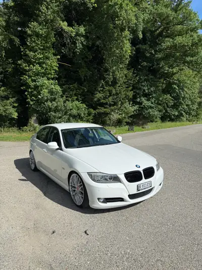 BMW 335i xDrive 2011 — Berline sportive, transmission manuelle, 306 ch — fianco