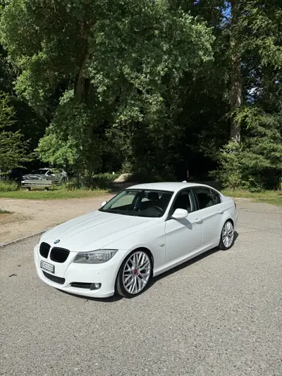 BMW 335i xDrive 2011 — Berline sportive, transmission manuelle, 306 ch — vista esterna