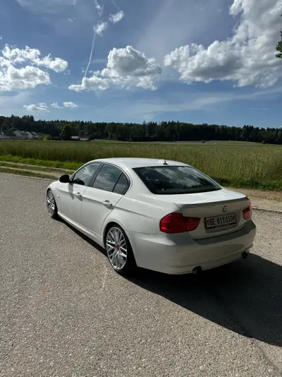 BMW 335i xDrive 2011 — Berline sportive, transmission manuelle, 306 ch — interni