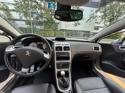 Peugeot 307 Cabriolet 2.0 HDi Dynamic — Découvrable élégant, moteur fiable — tableau de bord