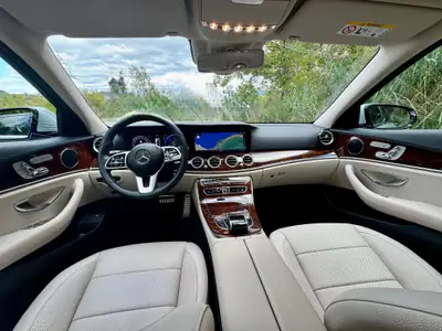 Mercedes-Benz E 400 T Diesel 4Matic — Break sportif 340 PS, état neuf et entretien complet — interior
