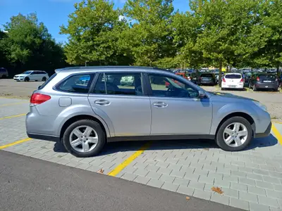 Subaru Outback 2.0 D Advantage — Diesel robuste, entretien certifié, prêt à l'aventure — vista posteriore