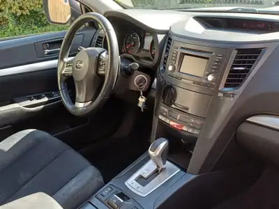 Subaru Outback 2.0 D Advantage — Diesel robuste, entretien certifié, prêt à l'aventure — interni