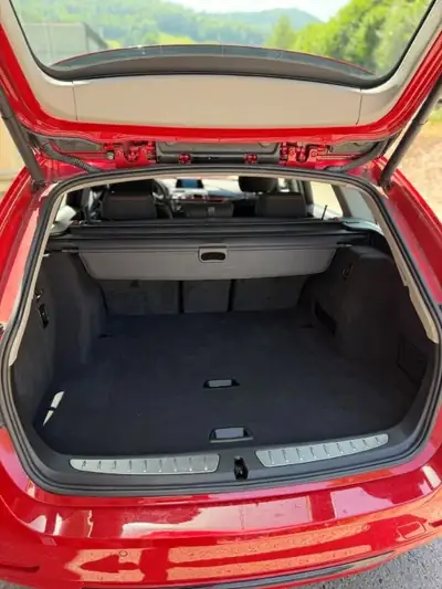 BMW 330d xDrive Touring — Diesel performant, 5 portes pratique, sans sinistre — interni