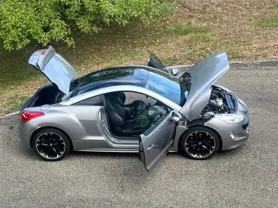 Peugeot RCZ 1.6 200 Turbo — Coupé sportif affûté, 128 600 km, sans accident — vue extérieure