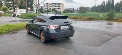 Subaru Impreza 2.5 T WRX STI — Berline sportive emblématique, 300 ch et transmission intégrale — Seitenansicht