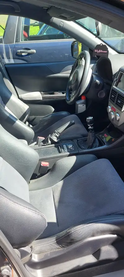 Subaru Impreza 2.5 T WRX STI — Berline sportive emblématique, 300 ch et transmission intégrale — Detail