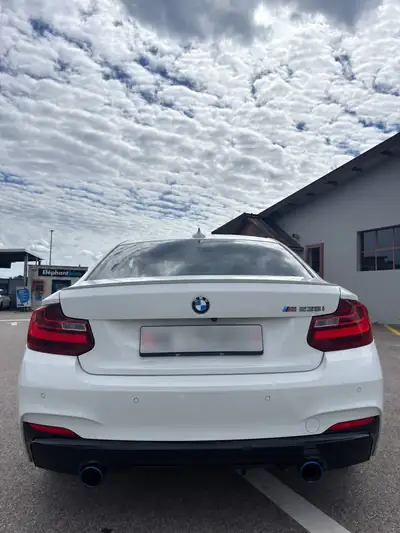 BMW M235i — Coupé sportif 326 ch, design affirmé, sans sinistre — vista posteriore