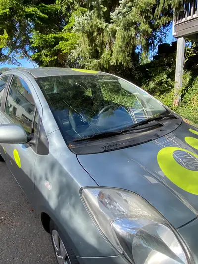 Toyota Yaris 1.3 essence 2006 — Citadine fiable, faible kilométrage et historique sans sinistre — interni