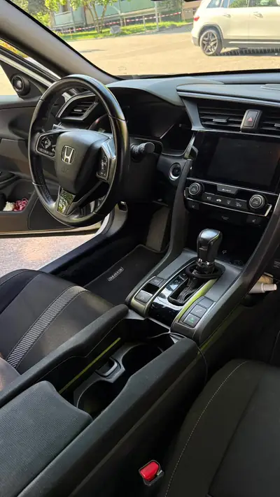 Honda Civic 1.5 VTEC Turbo Sport Plus — Berline dynamique, 101'000 km, toit ouvrant — Miniature 10