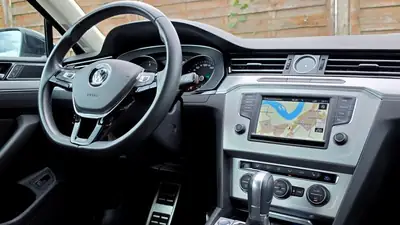 VW Passat 2.0 TDI 150 Comfortline — Break spacieux, diesel économe et bien équipé — Miniatura 16