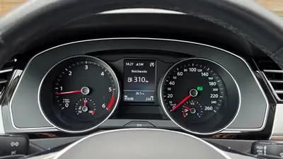 VW Passat 2.0 TDI 150 Comfortline — Break spacieux, diesel économe et bien équipé — Miniatura 18