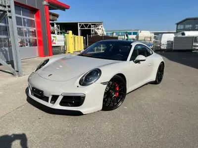 Porsche 911 Carrera 4 GTS — Coupé sportif légendaire, 450 ch et transmission PDK — fianco