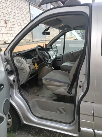 Nissan Primastar 2.5 dCi Comfort 7 places — Monospace diesel robuste, 270 500 km — côté