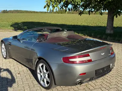 Aston Martin V8 Vantage Roadster 2008 — Cabriolet de prestige, 380 ch et seulement 85'000 km — fianco