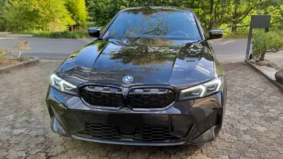 BMW M340i xDrive 48V — Berline sportive hybride légère, quasi neuve avec service gratuit — fianco