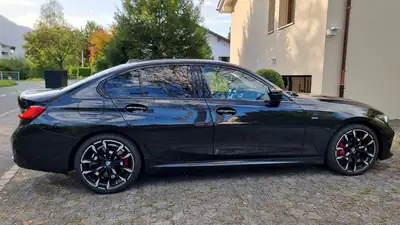 BMW M340i xDrive 48V — Berline sportive hybride légère, quasi neuve avec service gratuit — vista posteriore