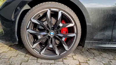 BMW M340i xDrive 48V — Berline sportive hybride légère, quasi neuve avec service gratuit — Miniatura 9