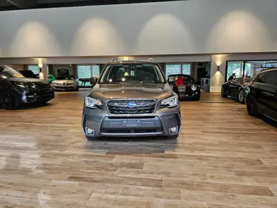 Subaru Forester 2.0i Executive — SUV fiable avec Standheizung et attelage 2000kg — vista posteriore