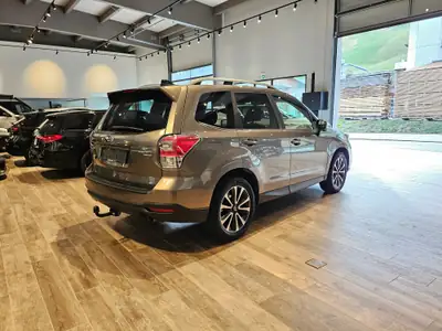 Subaru Forester 2.0i Executive — SUV fiable avec Standheizung et attelage 2000kg — Miniatura 9