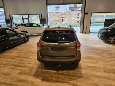 Subaru Forester 2.0i Executive — SUV fiable avec Standheizung et attelage 2000kg — Miniatura 12
