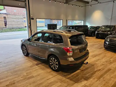 Subaru Forester 2.0i Executive — SUV fiable avec Standheizung et attelage 2000kg — Miniatura 14