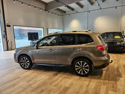 Subaru Forester 2.0i Executive — SUV fiable avec Standheizung et attelage 2000kg — Miniatura 15
