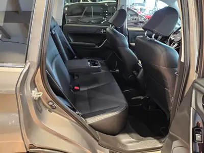 Subaru Forester 2.0i Executive — SUV fiable avec Standheizung et attelage 2000kg — Miniatura 21