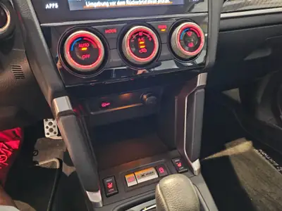 Subaru Forester 2.0i Executive — SUV fiable avec Standheizung et attelage 2000kg — Miniatura 31