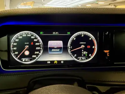 Mercedes-Benz S 350 d 4matic — Berline de prestige diesel, transmission intégrale 4x4 — détail