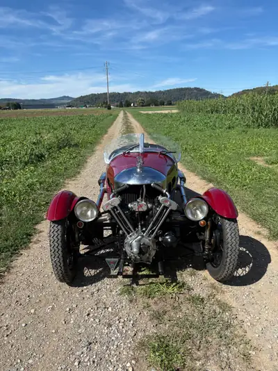Morgan Three-Wheeler Super Sports 1933 — Légende automobile décapotable, 1000 km seulement — side view