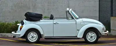 VW Käfer 1303 Cabriolet 1600 Karmann — Restauration complète, icône des années 70 — Seitenansicht