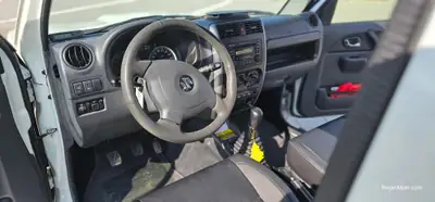 Suzuki Jimny 1.3 4WD GL Top — Petit SUV robuste, 70'000 km, sans sinistre — tableau de bord