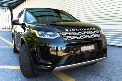 Land Rover Discovery Sport P250 SE — 7 places, tout-terrain premium et équipement haut de gamme — exterior view