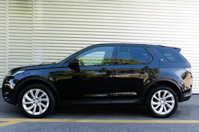 Land Rover Discovery Sport P250 SE — 7 places, tout-terrain premium et équipement haut de gamme — side view