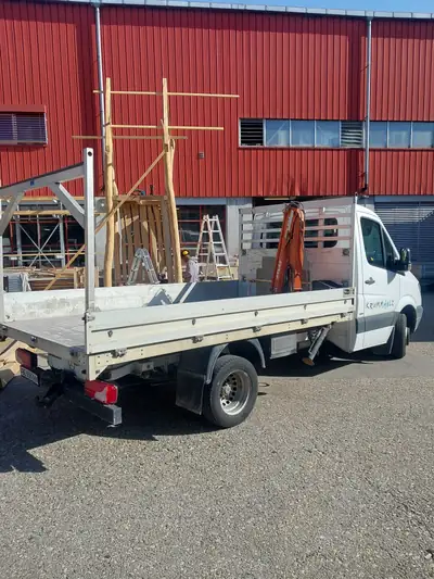 Mercedes-Benz Sprinter 513 CDI — Chassis-cab 3-places avec grue 2t, inspectée — side view