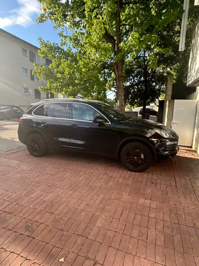 Porsche Cayenne S 2011 — SUV prestige all-wheel drive, moteur à réviser — detail
