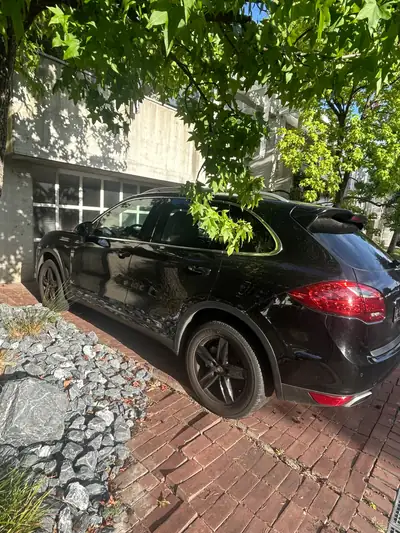 Porsche Cayenne S 2011 — SUV prestige all-wheel drive, moteur à réviser — interior