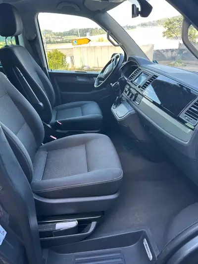 VW T6 California 2.0 TDI Beach DSG — Camping-car premium, toit relevable et équipements haut de gamme — intérieur