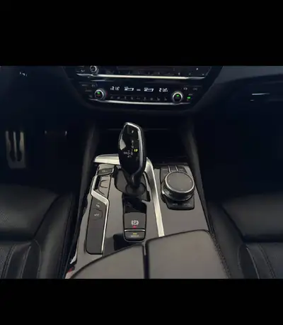 BMW 530d xDrive M-Packet — Berline prestige diesel, équipement complet — Miniatura 15