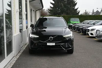 Volvo XC60 T6 eAWD R-Design — SUV hybride rechargeable, 341 ch, très peu kilométré — Heckansicht