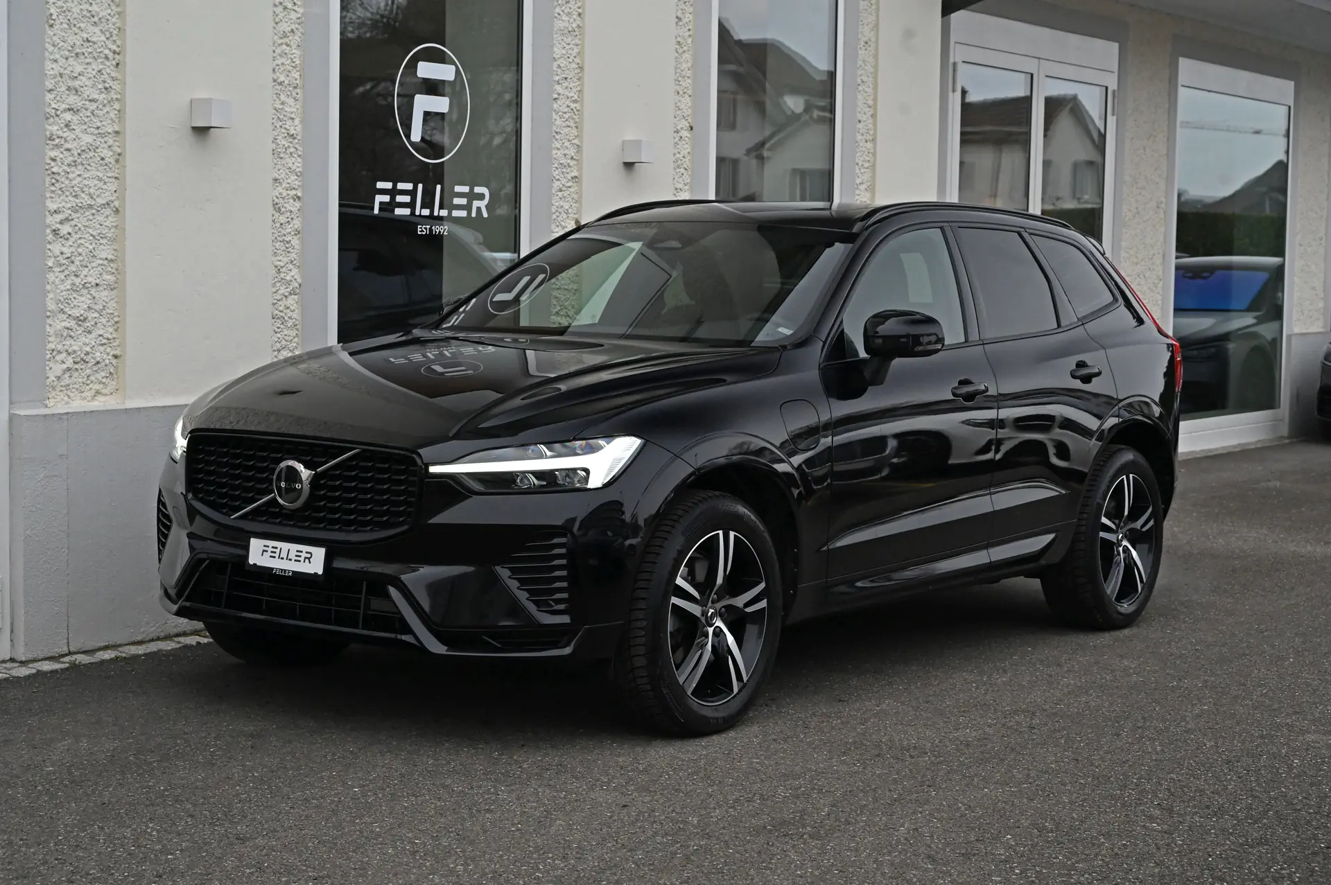 Volvo XC60 T6 eAWD R-Design — SUV hybride rechargeable, 341 ch, très peu kilométré