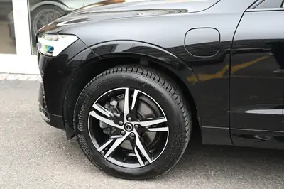 Volvo XC60 T6 eAWD R-Design — SUV hybride rechargeable, 341 ch, très peu kilométré — Armaturenbrett