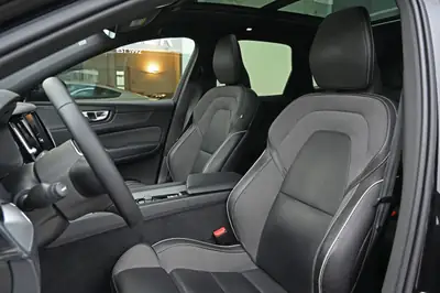 Volvo XC60 T6 eAWD R-Design — SUV hybride rechargeable, 341 ch, très peu kilométré — Miniatur 11