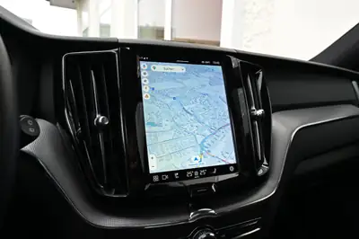 Volvo XC60 T6 eAWD R-Design — SUV hybride rechargeable, 341 ch, très peu kilométré — Miniatur 18